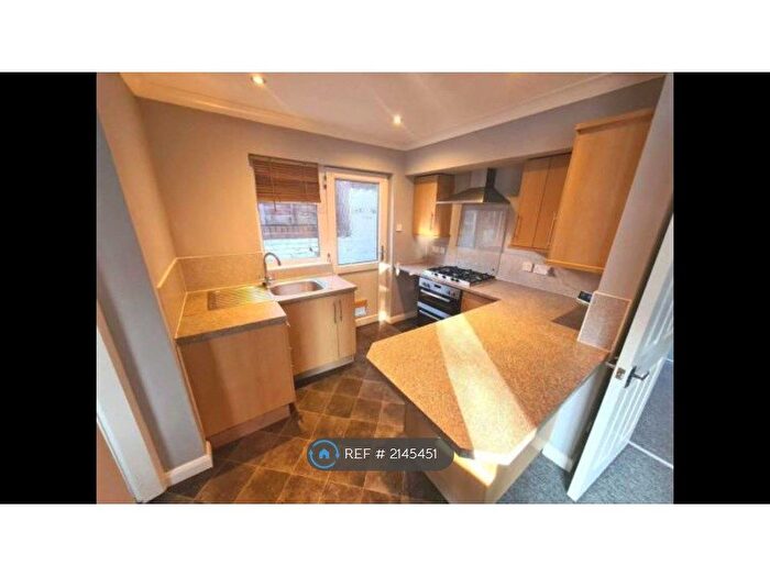 2 Bedroom Flat To Rent In Holmefield Road, Lytham St. Annes, FY8