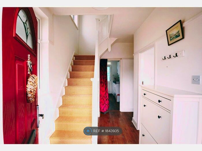 3 Bedroom Semi-Detached House To Rent In Crookston Road, London, SE9