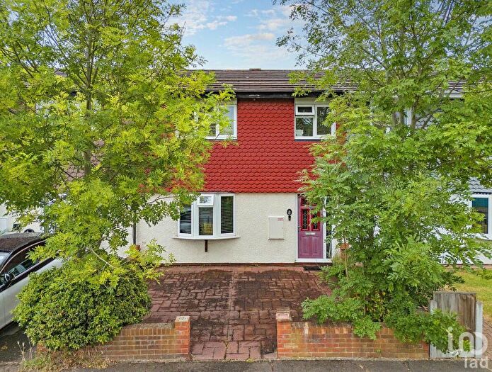 3 Bedroom Semi-Detached House To Rent In Tyefields, Basildon, SS13