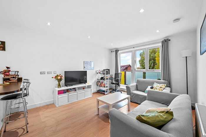 1 Bedroom Flat For Sale In Spitfire House, Coombe Lane, Raynes Park, SW20