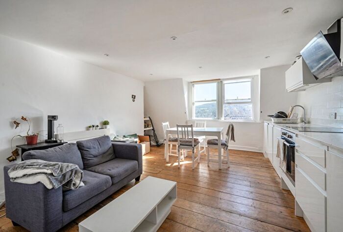 2 Bedroom Flat For Sale In Paragon, Bath, Somerset, BA1
