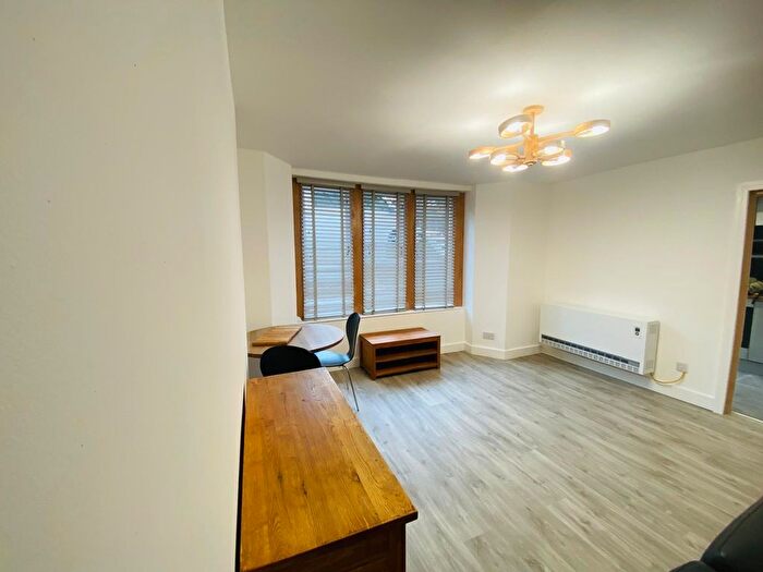 1 Bedroom Flat To Rent In Medina Villas, Hove, BN3
