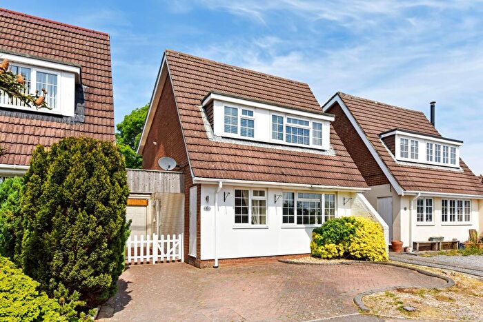 3 Bedroom Link Detached House For Sale In Gaylyn Way, Fareham. Guide Price £, -£, PO14