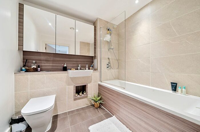 2 Bedroom Flat For Sale In Katie Court, Edwin Street, London, E16