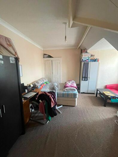 3 Bedroom Flat To Rent In Green Lane, Dagenham, RM8