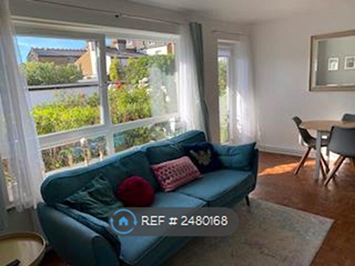 2 Bedroom Flat To Rent In Manorgate Road, Kingston Upon Thames, KT2