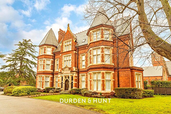 3 Bedroom Flat For Sale In Regents Drive, Woodford Green, IG8