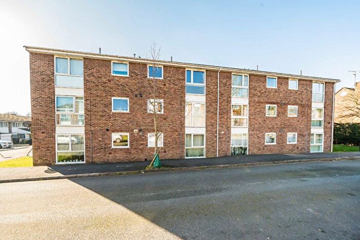 2 Bedroom Flat To Rent In Oakley Close, Isleworth, TW7