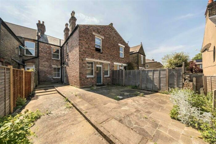 2 Bedroom Flat For Sale In Charlton Road, Blackheath, SE3