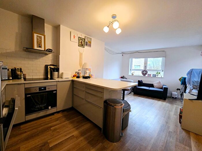 3 Bedroom Flat To Rent In Bush Road, Surrey Quays, SE8