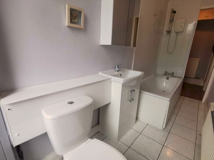 2 Bedroom Flat To Rent In Garthland Drive, Dennistoun, Glasgow, G31