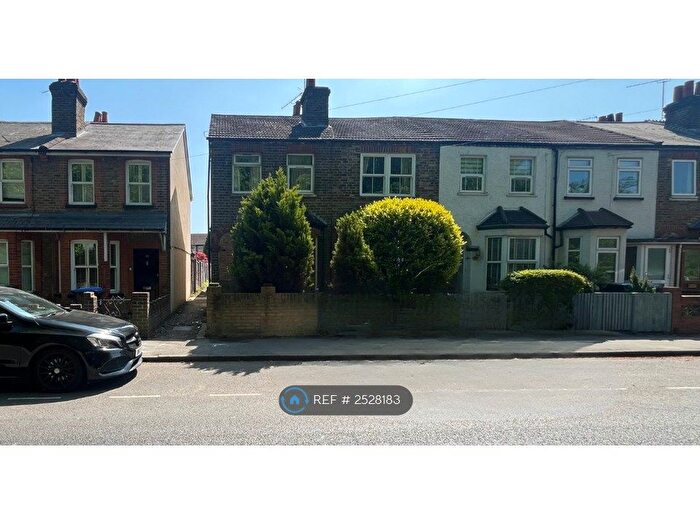 2 Bedroom End Of Terrace House To Rent In Boundary Road, Woking, GU21