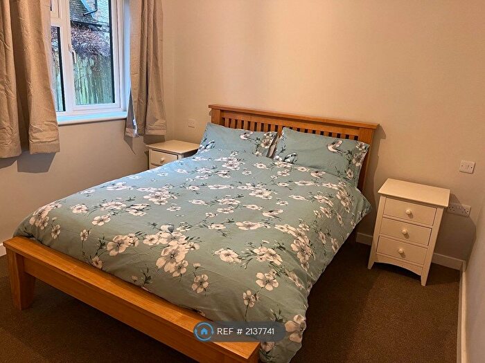 2 Bedroom Flat To Rent In Churchway, Haddenham, Aylesbury, HP17
