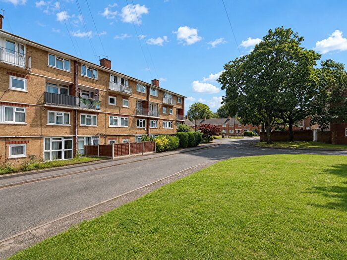 3 Bedroom Flat For Sale In Nafford Grove, Birmingham, B14