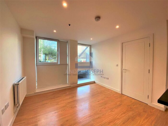 2 Bedroom Flat To Rent In Sydenham Road, Croydon, CR0