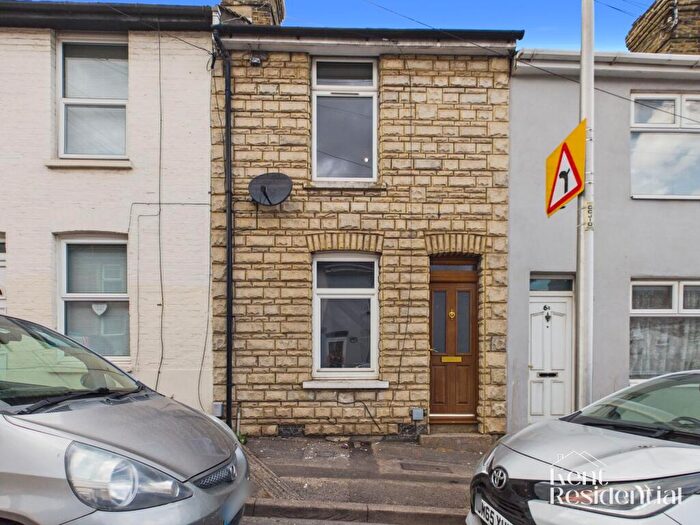 2 Bedroom Property For Sale In Castle Road, Chatham, ME4