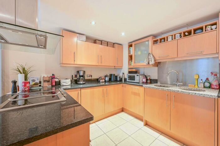 1 Bedroom Flat To Rent In Millharbour, Tower Hamlets, London, E14