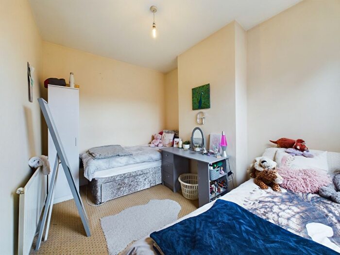 3 Bedroom Terraced House For Sale In Wycliffe Road, Abington, Northampton, NN1