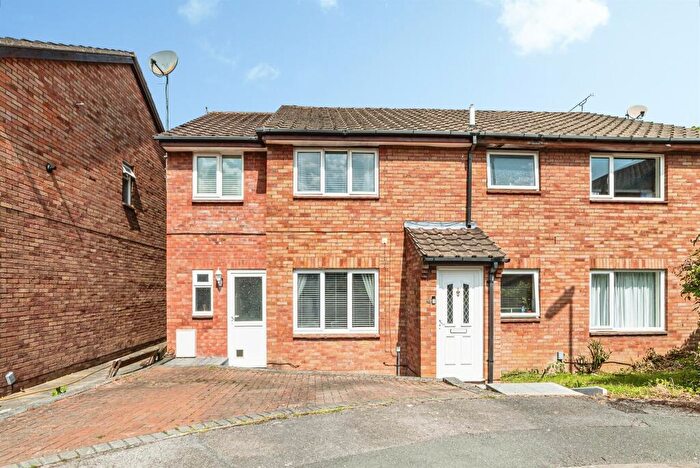 3 Bedroom Semi-Detached House For Sale In Maw Close, Basingstoke, RG22