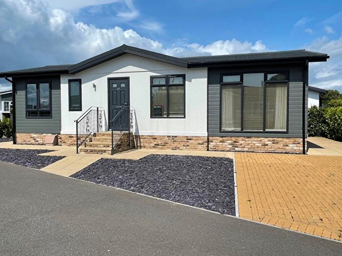 2 Bedroom Park Home For Sale In New Forest Park, West Common, SO45