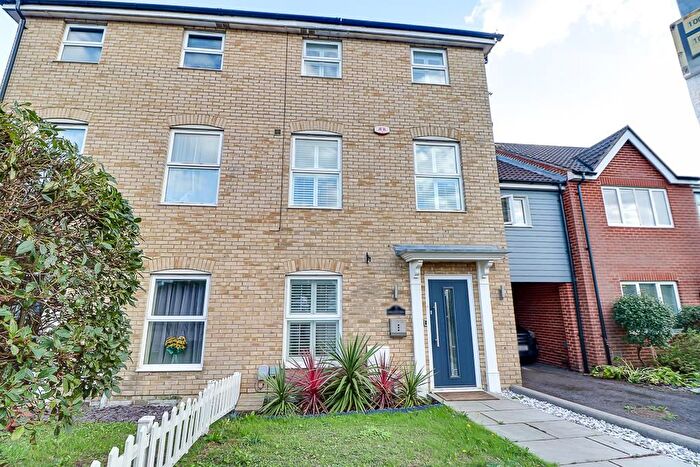 4 Bedroom Terraced House For Sale In Hogarth Way, Rochford, Essex, SS4
