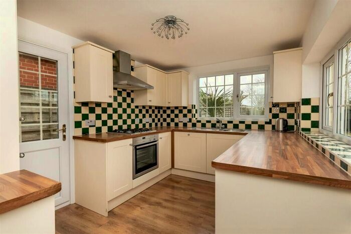 4 Bedroom Detached House To Rent In Norman Avenue, South Croydon, Surrey, CR2