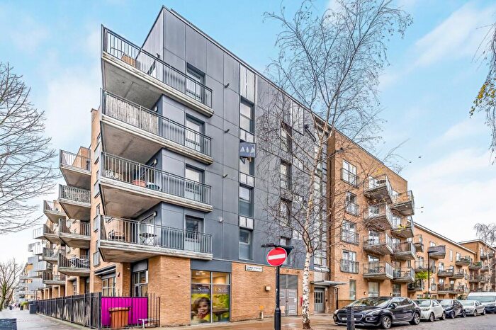 2 Bedroom Flat For Sale In Chris Pullen Way, London, N7