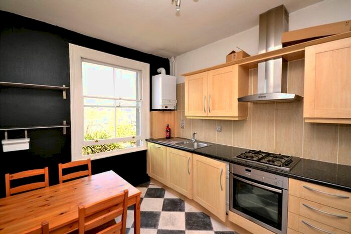 2 Bedroom Flat To Rent In Holly Park Road, Friern Barnet, London, N11