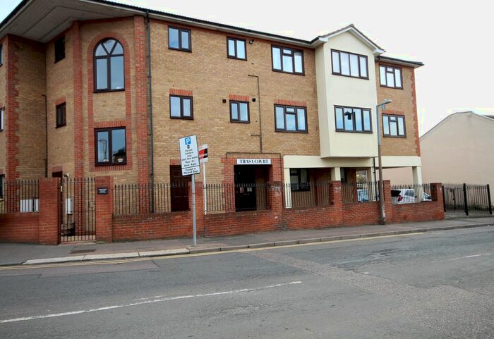 2 Bedroom Flat To Rent In Trasa Court, Grays RM17