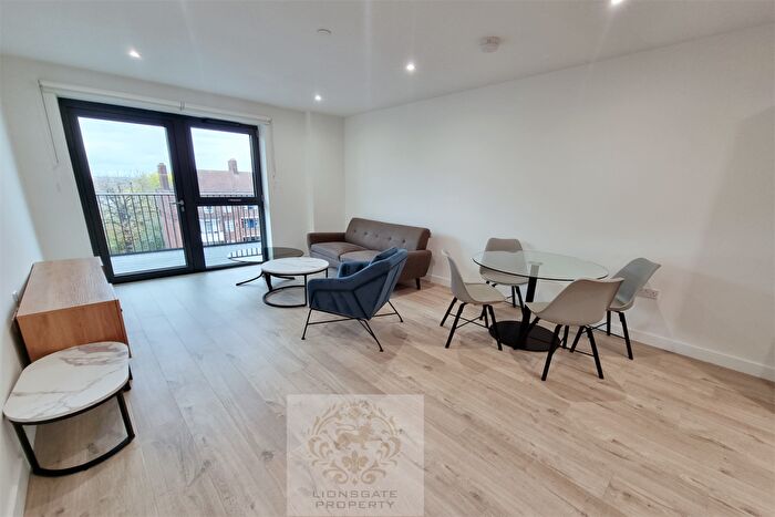 1 Bedroom Apartment To Rent In Darter House, N4