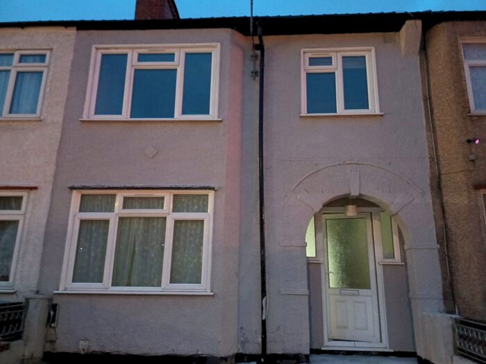 5 Bedroom Terraced House To Rent In Headstone Drive, Wealdstone, HA1