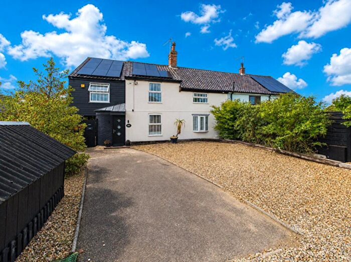 4 Bedroom Semi Detached House For Sale In Beccles Road, Thurlton, Norwich, Norfolk, NR14