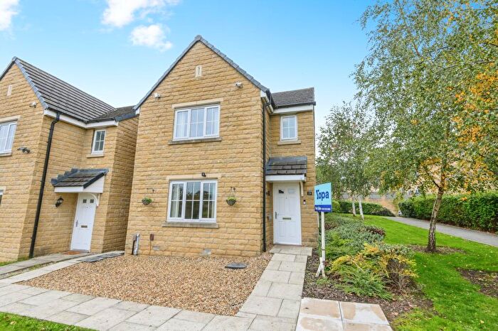 3 Bedroom Detached House For Sale In Hops Drive, Huddersfield, HD1