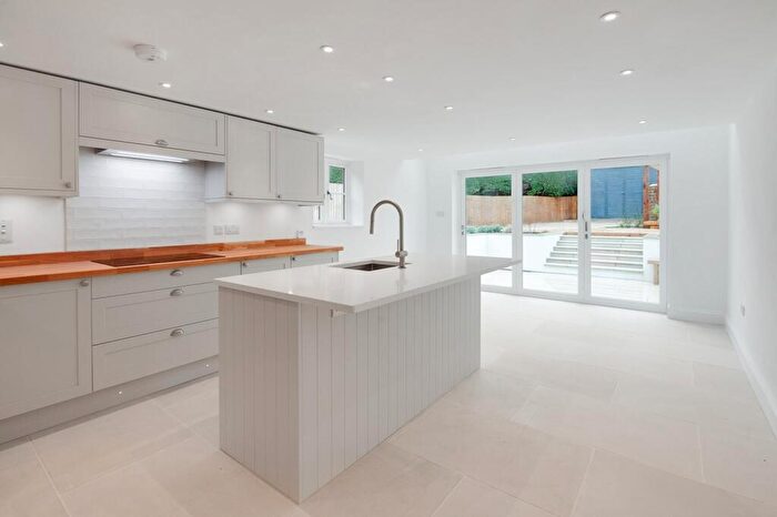 4 Bedroom House To Rent In High Street, OX15