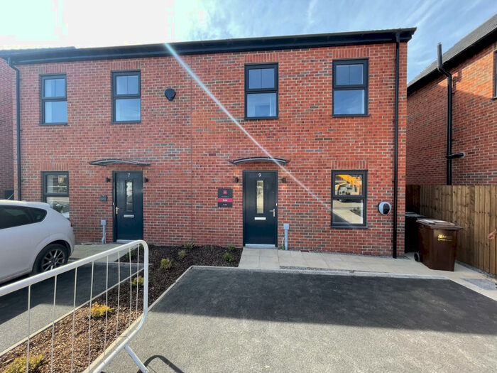 3 Bedroom Semi-Detached House To Rent In Tulip Drive, Seacroft, Leeds, LS14