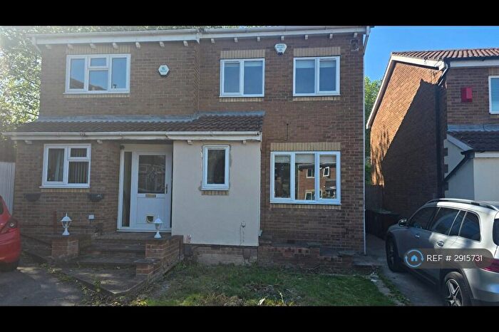 2 Bedroom Semi Detached House To Rent In Gunn Close, Nottingham, NG6