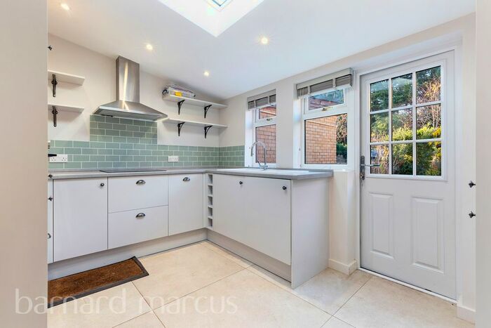 2 Bedroom Property To Rent In Beddington Lane, Croydon, CR0