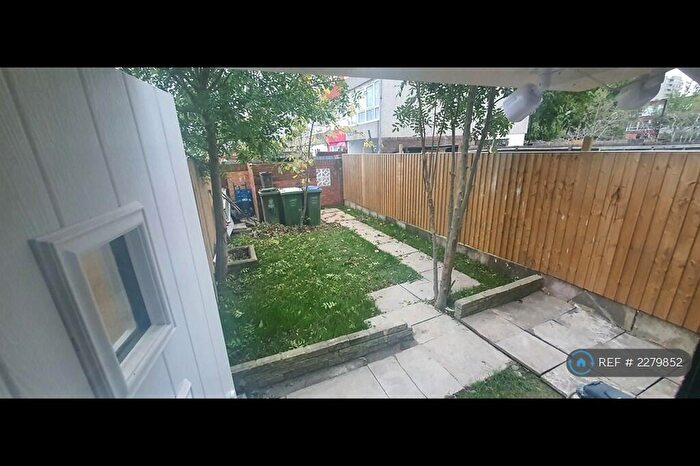 4 Bedroom Terraced House To Rent In Mangold Way, Erith, DA18