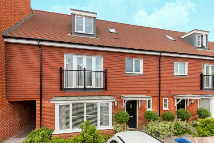 4 Bedroom Town House To Rent In Swallowtail Grove, Frimley, Camberley, Surrey, GU16