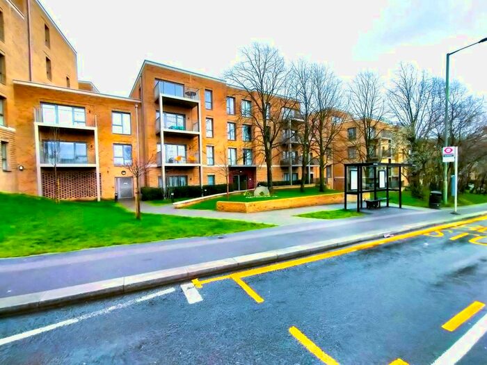 2 Bedroom Flat To Rent In Anemone Apartments, Mill Hill, NW7