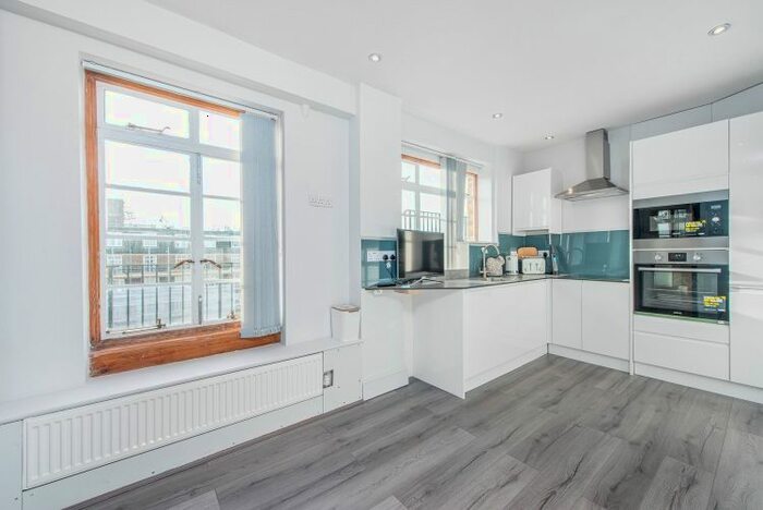 Studio To Rent In Park Road, London, NW1