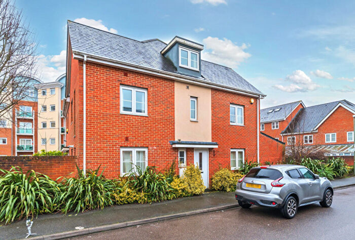 4 Bedroom End Of Terrace House For Sale In Goodworth Road, Redhill, Surrey, RH1