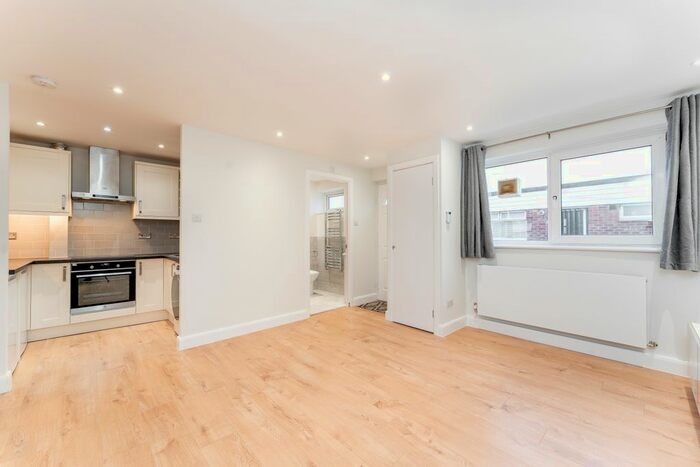 2 Bedroom Flat To Rent In Empress Avenue, London E12