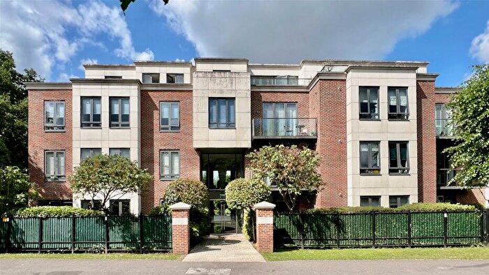 2 Bedroom Flat For Sale In Whitehall Road, Woodford Green, IG8