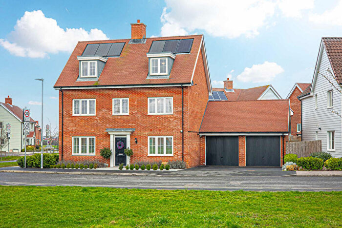 5 Bedroom Detached House For Sale In Andrewes Way, Rayleigh, SS6