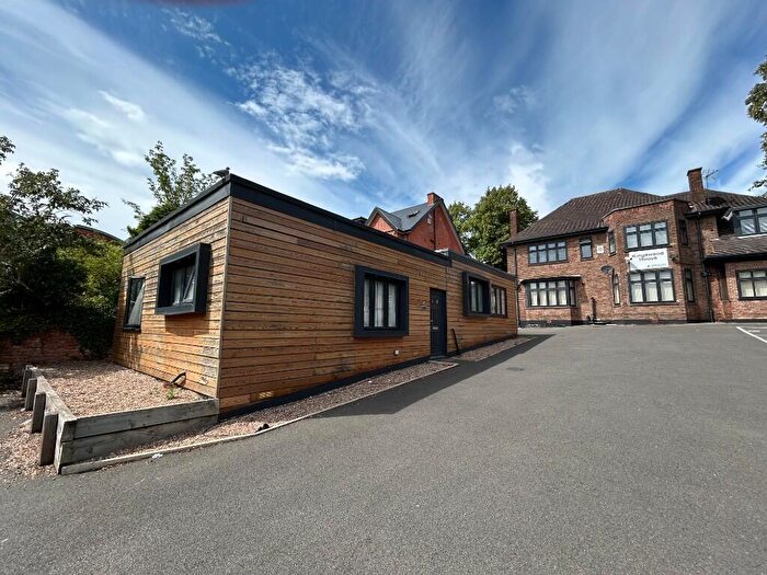 2 Bedroom Apartment To Rent In Vivian Avenue, Nottingham, Nottinghamshire, NG5