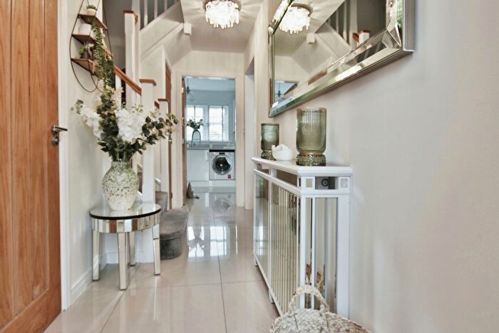 3 Bedroom Detached House For Sale In Parish Mews, Kingswood, Hull, HU7