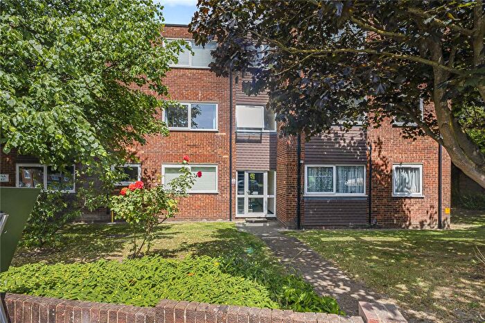 2 Bedroom Maisonette For Sale In Robina Court, London Road, Swanley, Kent, BR8