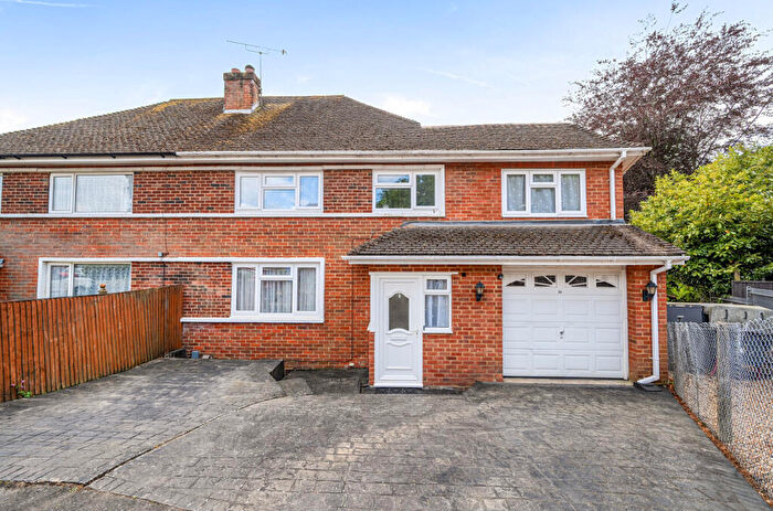 4 Bedroom Semi-Detached House For Sale In Fernhill Close, Blackwater, Surrey, GU17