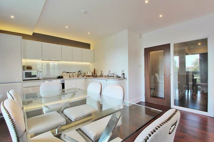 2 Bedroom Apartment To Rent In Clarence Drive, Harrogate, HG1